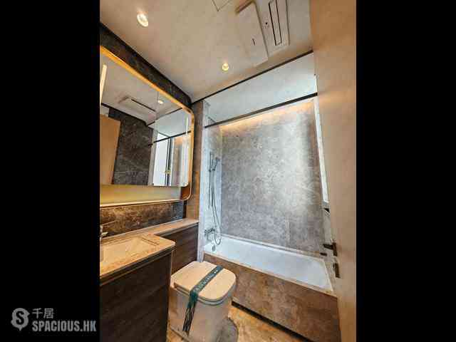 Wong Chuk Hang - The Southside Phase 2 La Marina Tower 2B 08