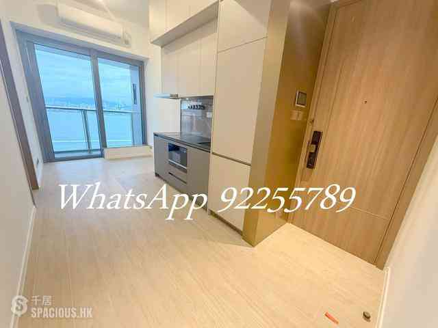 Sai Ying Pun - Des Voeux W Residence 01