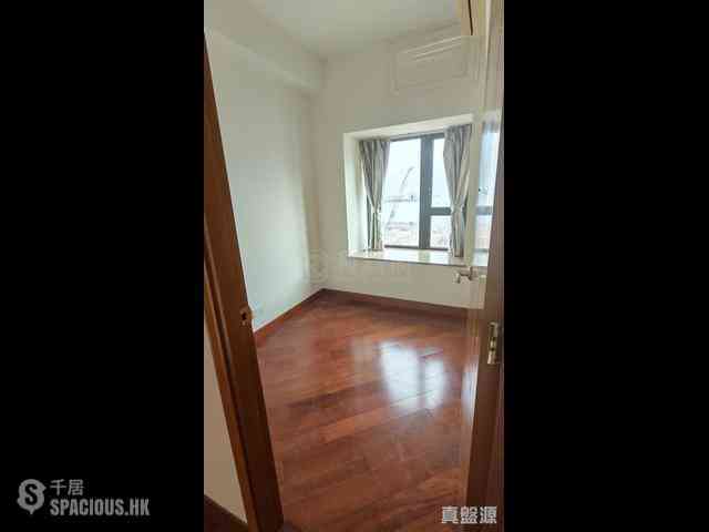 West Kowloon - The Arch Sky Tower (Block 1) 02
