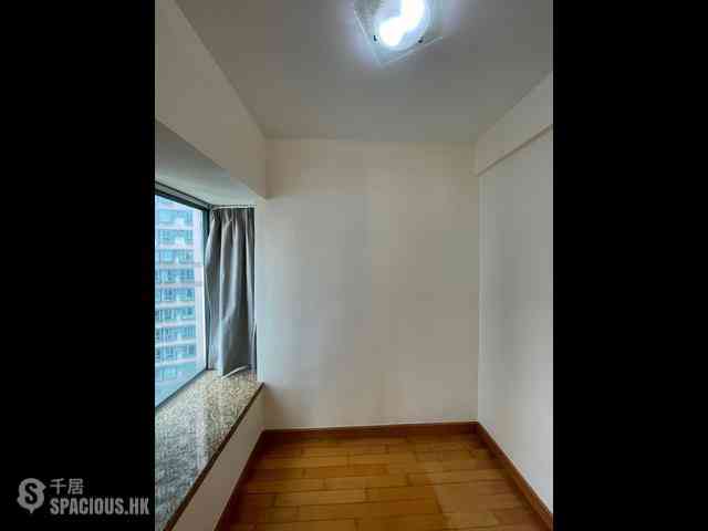Sheung Wan - Queen's Terrace 08