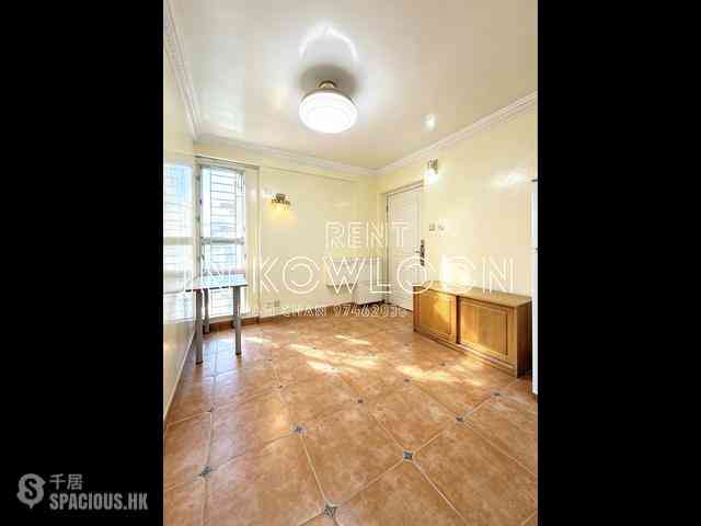 Prince Edward - Kings Court 03