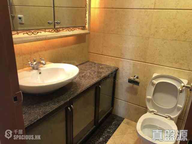 West Kowloon - The Arch Star Tower (Block 2) 02