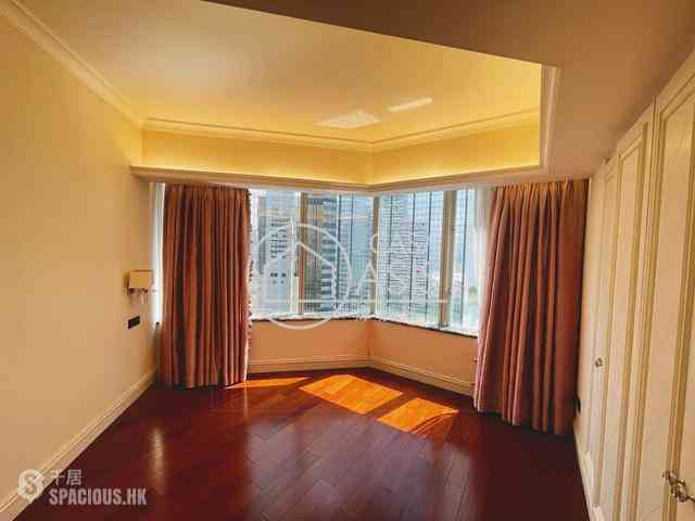 Wan Chai - Convention Plaza Apartments 06