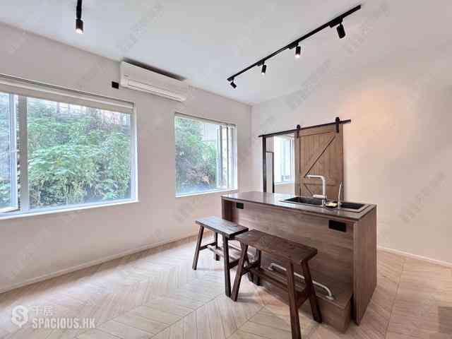 Mid Levels Central - Pak Fai Mansion 02