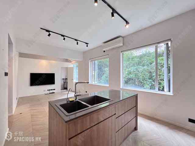 Mid Levels Central - Pak Fai Mansion 04