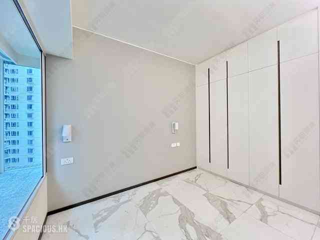 Mid Levels Central - Hillsborough Court 03