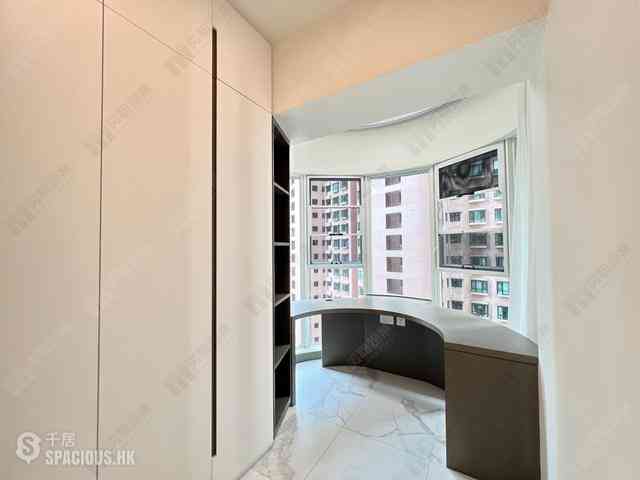 Mid Levels Central - Hillsborough Court 04
