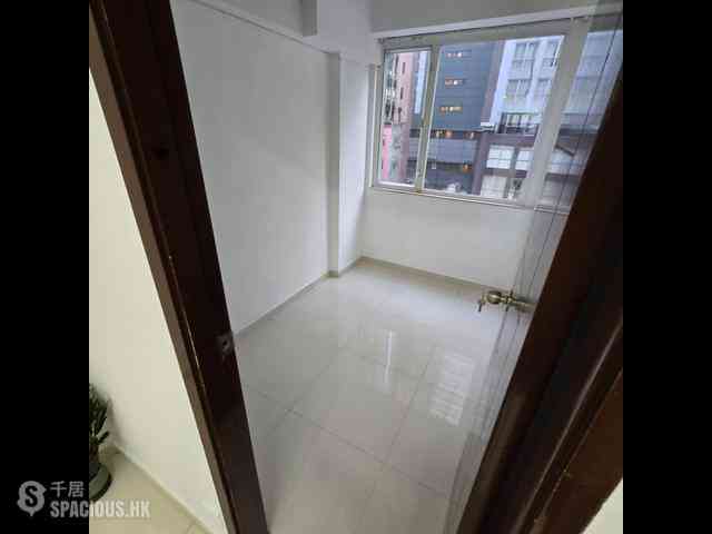 Wan Chai - Hennessy Road Court 05