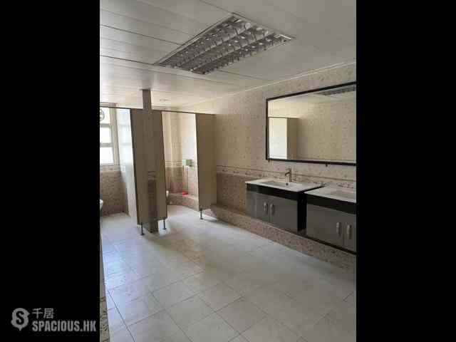 Kwai Chung - MAI SIK INDUSTRIAL BUILDING 07