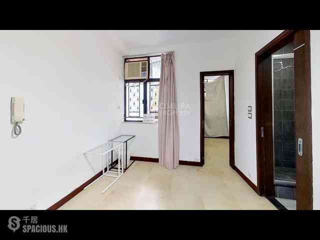 Tai Hang - Dragon Centre 19