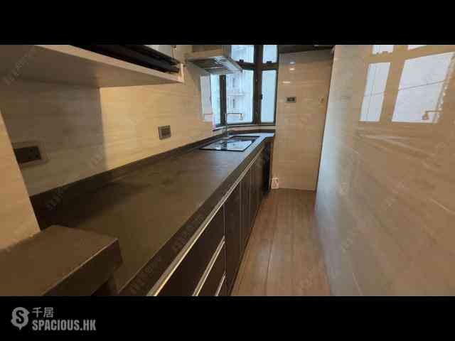 Mid Levels Central - Maxluck Court 02