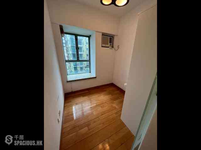 Sheung Wan - Queen's Terrace 06