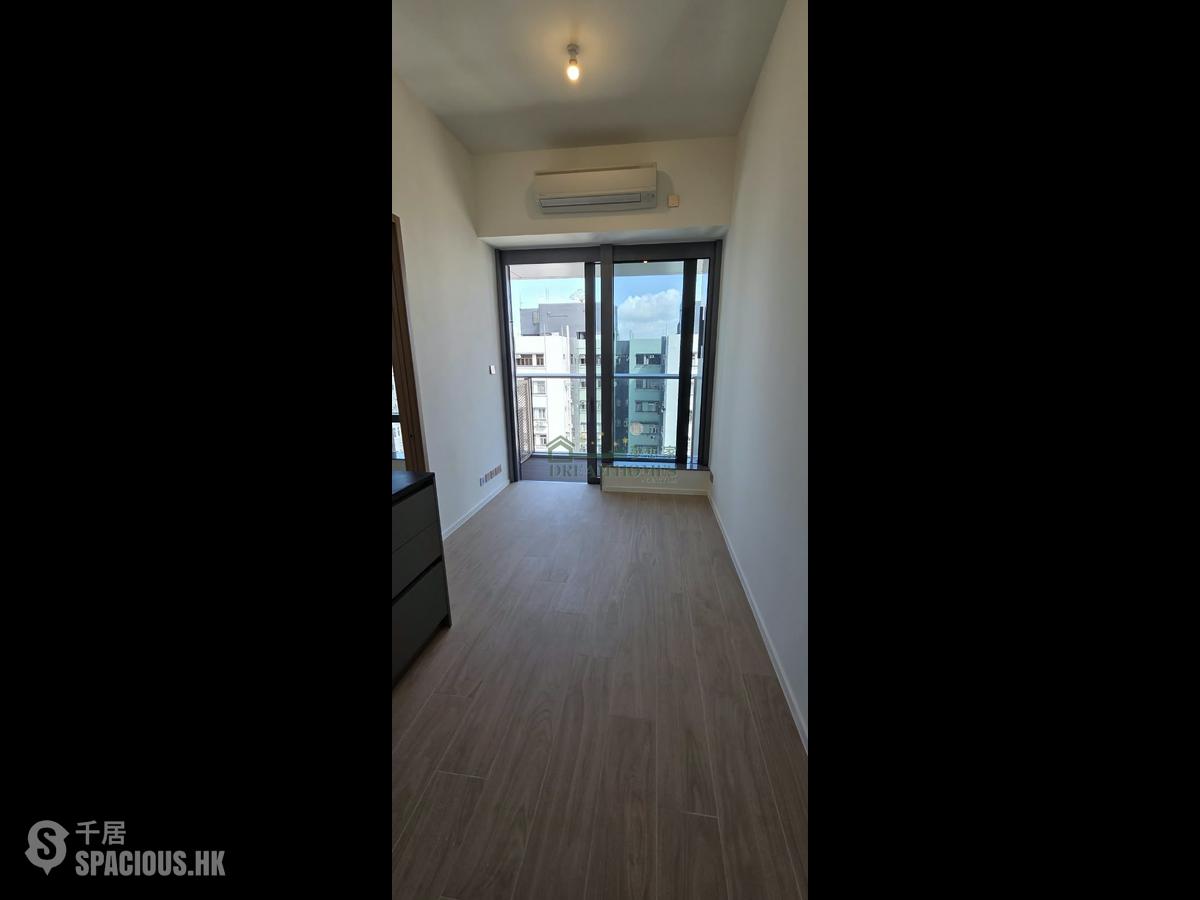 Sai Ying Pun - Des Voeux W Residence 01