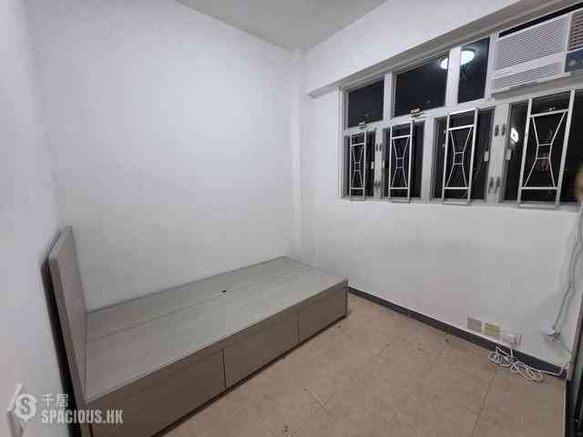 Shek Tong Tsui - Poga Building 01