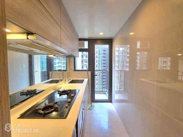 Tung Chung - The Visionary Tower 10 08
