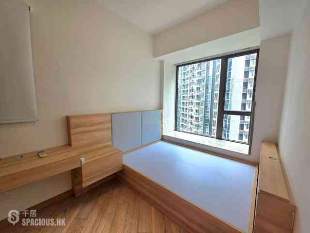 Tung Chung - The Visionary Tower 10 06