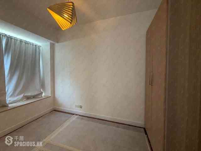 Sai Ying Pun - Island Crest Block 1 02