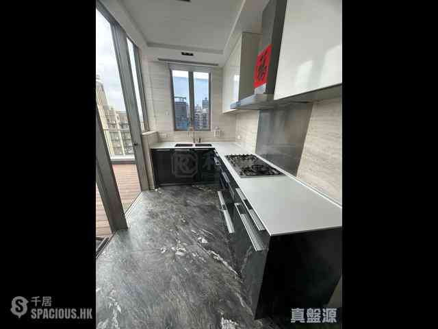 Sai Ying Pun - The Summa Block 2 04