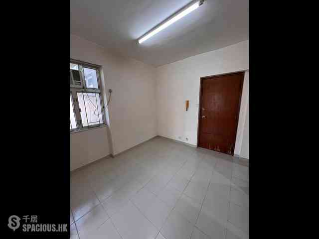 Mong Kok - Foo Tat Building 03