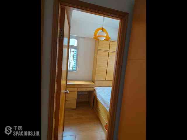 Kwai Chung - Kam Heng Building 02