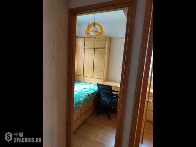 Kwai Chung - Kam Heng Building 06