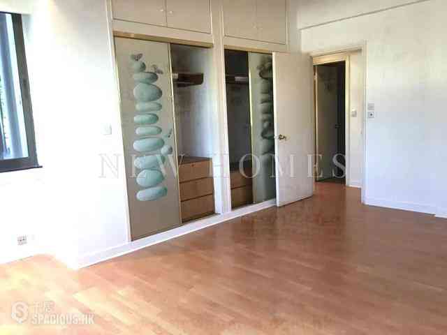 Happy Valley - Sanitarian Apartments 01
