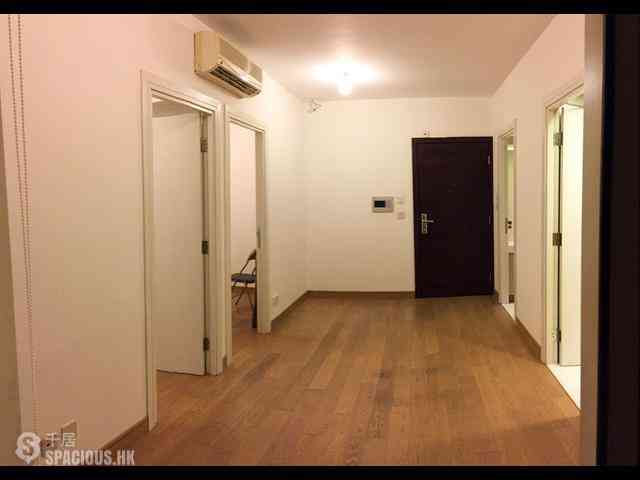 Soho - Centrestage 02