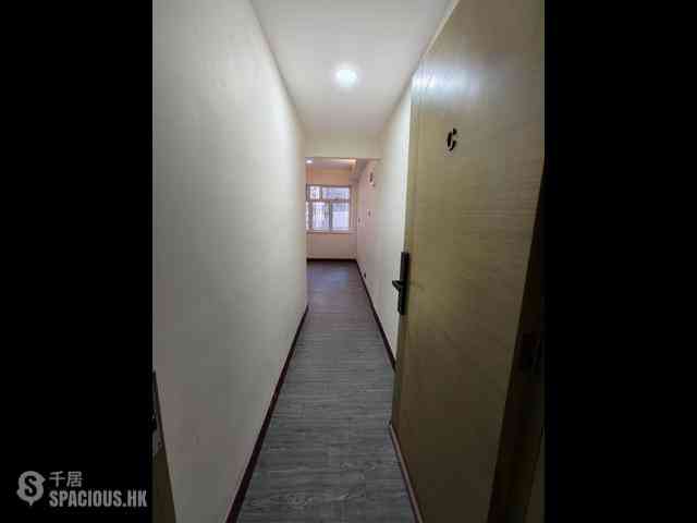 Sai Ying Pun - 33-33A, Pok Fu Lam Road 08
