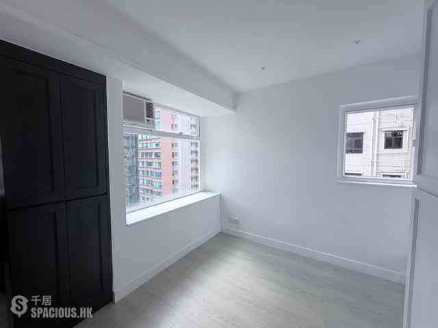 Soho - Ying Pont Building 02