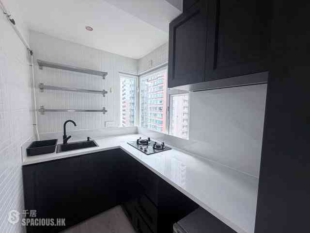 Soho - Ying Pont Building 03