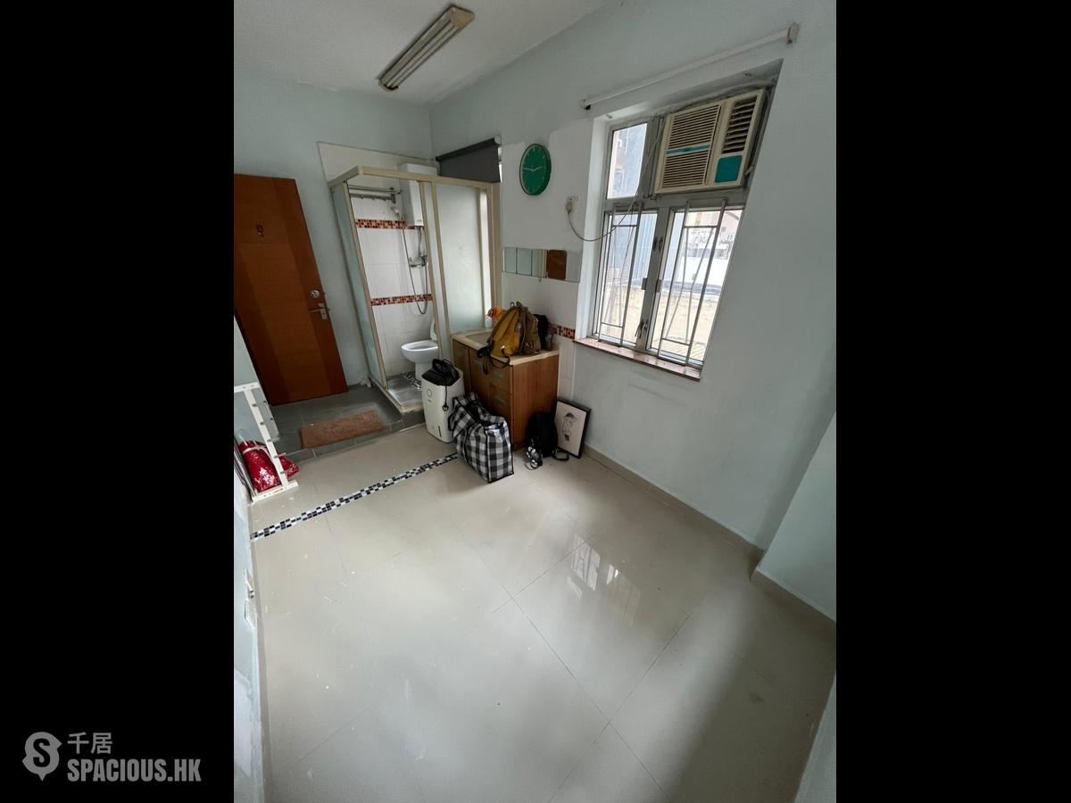 Sai Ying Pun - Luen Tak Building 01