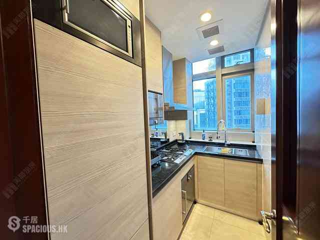 Wan Chai - The Avenue Phase 2 08