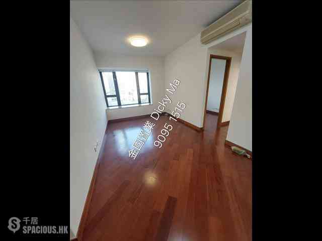 West Kowloon - The Arch Star Tower (Block 2) 01
