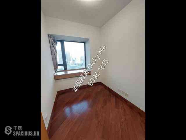 West Kowloon - The Arch Star Tower (Block 2) 05