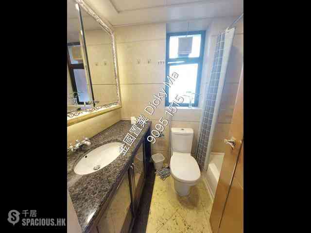 West Kowloon - The Arch Star Tower (Block 2) 07