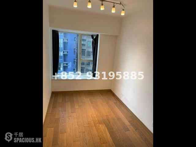 Soho - Centrestage 05