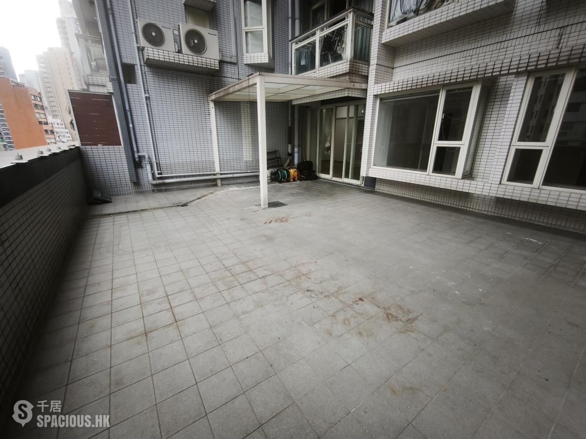Soho - Centrestage 01