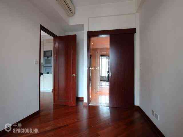 Wan Chai - The Avenue Phase 2 05