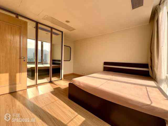 Wan Chai - Convention Plaza Apartments 03