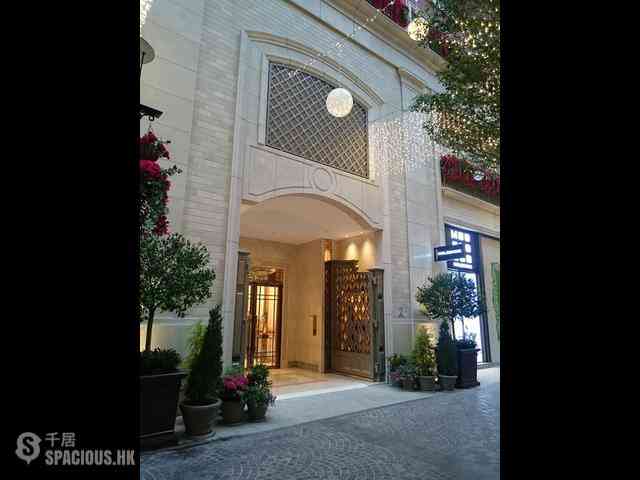 Wan Chai - The Avenue Phase 2 Block 2 03