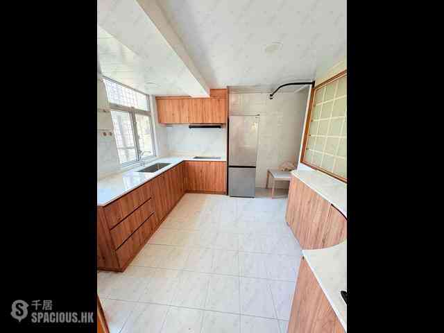 Mid Levels West - Realty Gardens 01