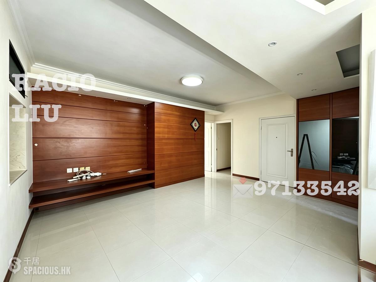 Mid Levels Central - Kings Court 01