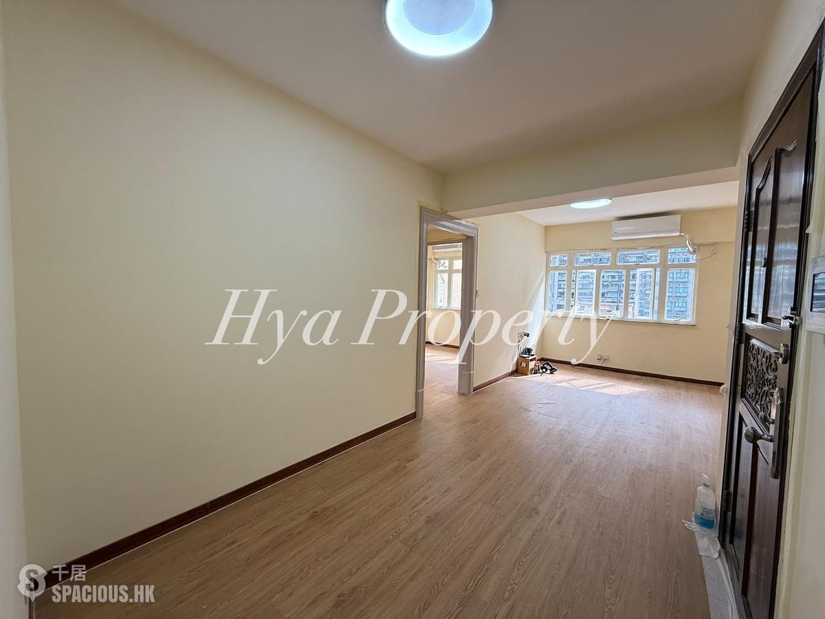 Mid Levels Central - Carlos Court 01