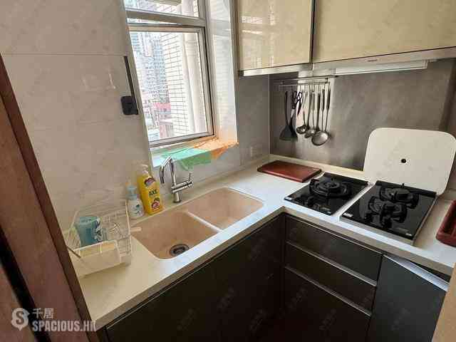 Sai Ying Pun - Island Crest Block 1 07