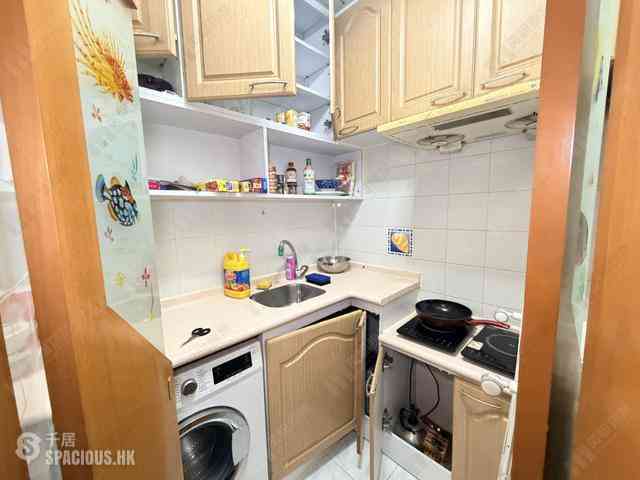 Causeway Bay - Lai Yuen Apartments 13