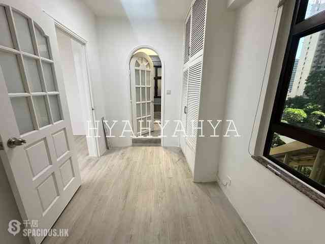 Mid Levels Central - Rich Court 03