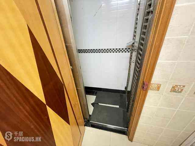 Sheung Wan - 62-64, Queen's Road West 01