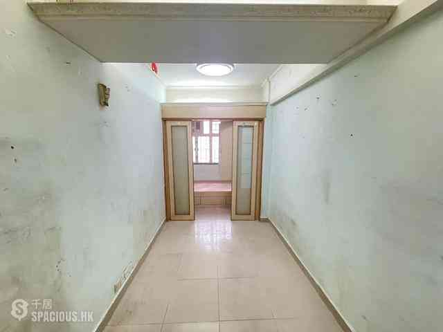 Sheung Wan - 62-64, Queen's Road West 11