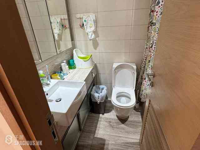 Sai Ying Pun - Island Crest 04