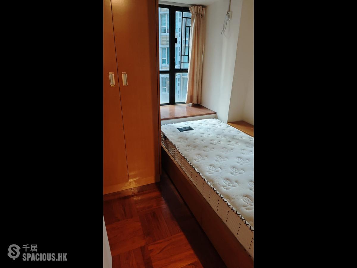 Wan Chai - Tai Yuen Court 01